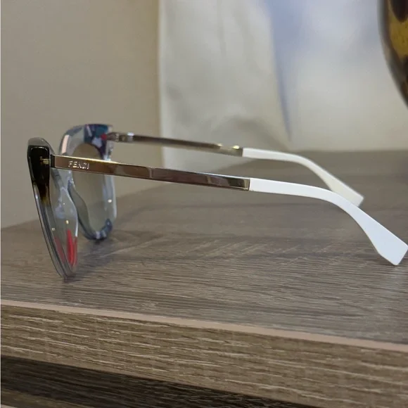 Fendi Oversized Cat-Eye Sunglasses - Picture 3 of 6